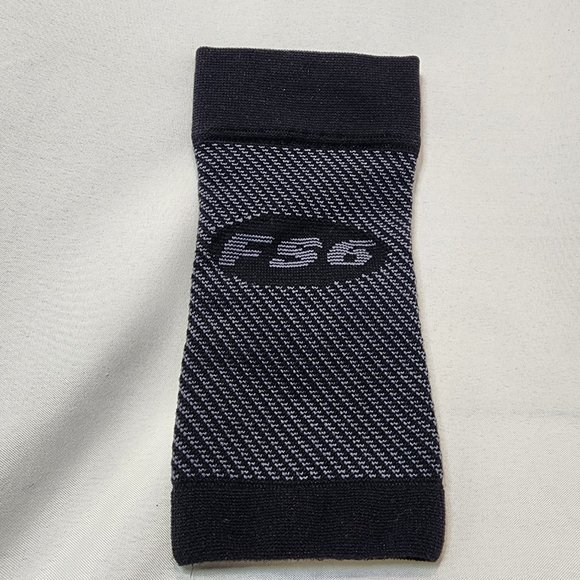 New Single Foot Compression Sleeve Plantar Fasciitis OS1st FS6 Small Wmns 5-7.5 - Picture 2 of 6